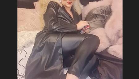 SmokerQueenJoan smokes a Marlboro Red 100 powerful in black leather coat and leather pants in high heels, glossy red lips and long lashes*MILF*GILF*Close up sequences