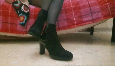 SUBDUED TO SEXY NYLON THIGHS AND BOOTS ULTRA HD