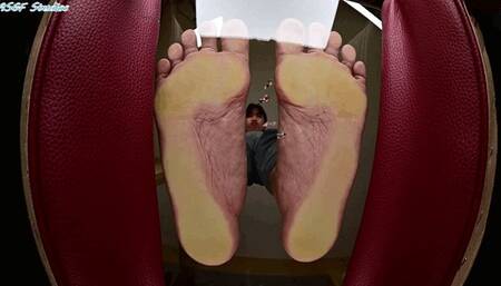 GM SQUASHES tiny crowd under her perfect soles! - MOV