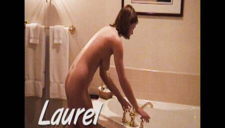Laurel 13 Minute Nude Hot Tub Tease
