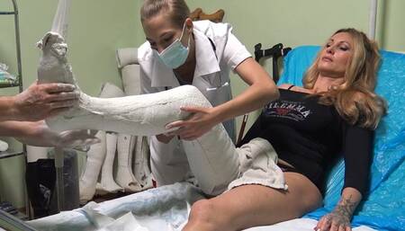 Annus knee injury making her cast