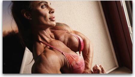 Super Pecs, Muscular Goddess