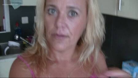 Eyeballing without blinking (sd MP4)