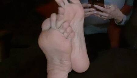 LONG TOES AND SOLES RUBBING