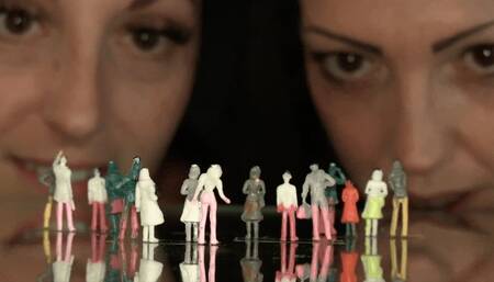 Giantess Melanie Hicks & Slyyy Squash Group Of Shrunken Tinies (HD 1080p MP4)