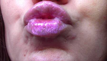 Shiny Gloss Lips Mesmer Kisses