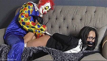 Vickie in: She Visited Her Nightmare House & Now She’s a Struggling Captive of the 'SnapMaster' Who Just Can't Get Loose! (Extras Cut) (WMV)