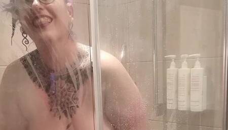Tall BBW milf cums in shower