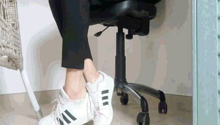 The smell of socks in the office AVI(1920x1080)FHD