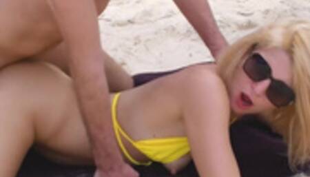 Gorgeous blond get fucked on public tropical beach