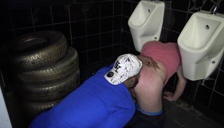 Fucked barebakc in public toiletrs by arab