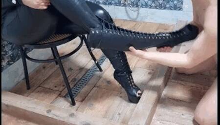 Slave licks My sweaty feet and receives golden shower