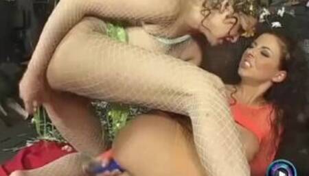 Mandy Bright and Maria Belucci stuffing two dildos on their wet cunt