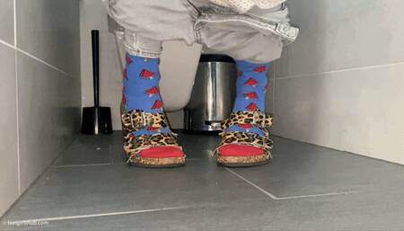 SOUND OF KIRA PEEING - MOV HD