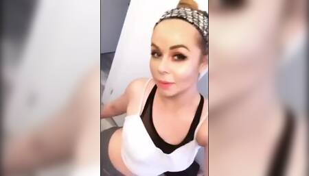 Pawg - Makeup tutorial gone wrong (buttplug falls out)