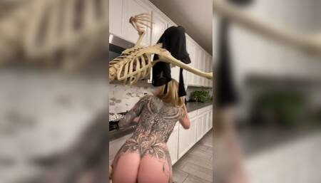 Naked dodge tiktok challenge (thick pawg)