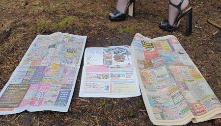 Newspaper Crush in High Heel Sandals WMV