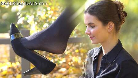 Severine's feet, in tights and high heels, shoe play and dangling - Video update 12089