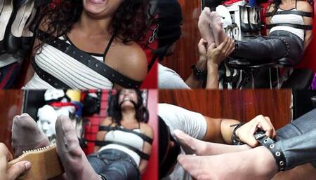 She wants massages, but i want tickles!! Pandora at my mercy! - MOV