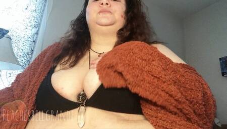 BBW Plays with Herself