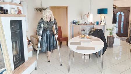 Crutching with classic pumps