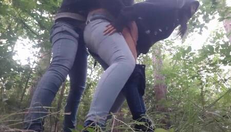 elana incula sabrytro e un'altra donna nel bosco