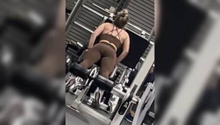 Fat ass teen in nude yoga pants