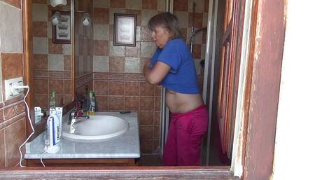 Oh no who was catching into my bathroom