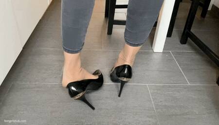 DIPPING IN NYLONS KIRA - MOV HD