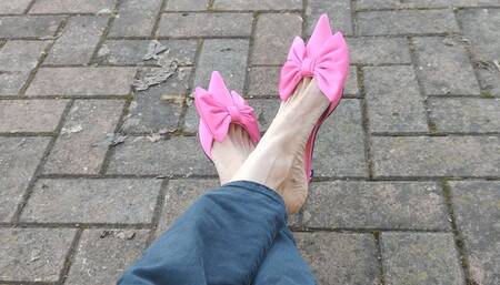 Shoe and foot fetish in public with fuchsia mules