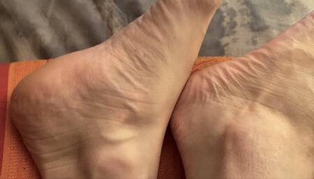 PrincessFeet ankle and heel details, watch my visible pulse, stubble, close ups, foot fetish