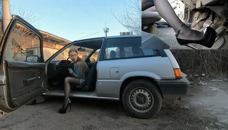 Anya cranking and revving smoky Honda Civic