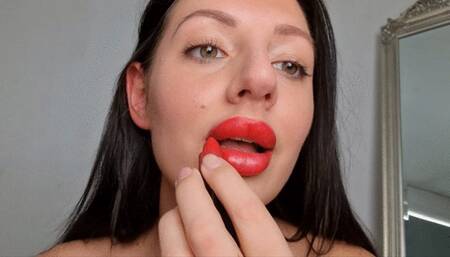 Red Lips vs Black Lips