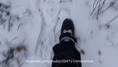 Walk in the Snow and Crush ice block in Buffaloboots