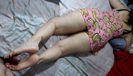 Woke up ready to slide my feet on your cock! Footjob with wrinkled soles (PART 02)