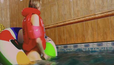 Alla hot fucks a big inflatable ring in the pool and gets an orgasm and wears an inflatable vest and bandages!!!