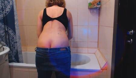 Buttcrack and bathcleaning