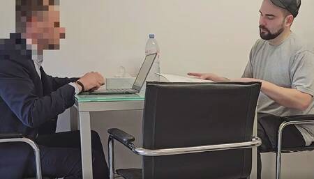 Straight Insurance Broker Convinced