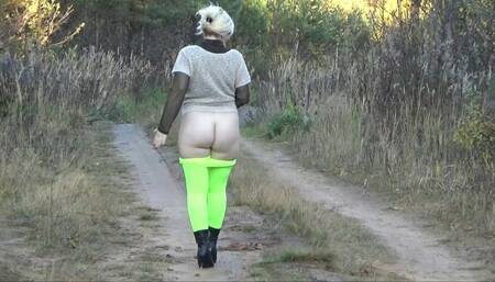 Big butts in leggings yellow.