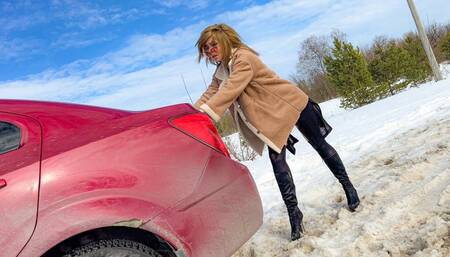 CAR STUCK Novice driver stuck in parking lot
