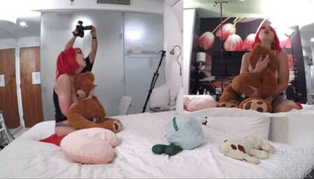 Taylor Nicole Orgasms with the Plushies - Side View and Bed Cam 4K