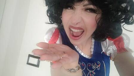 Snow White divore you, stupid dwarf