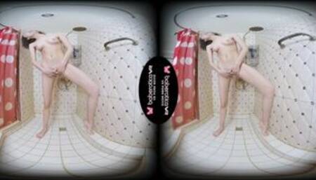 Solo teen babe Regina Moonshine is masturbating in VR