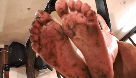 Muddy feet treat - Princess Brook - Full Res HD MP4