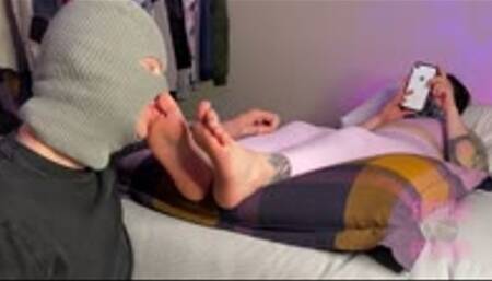 Serve my Sweaty Feet