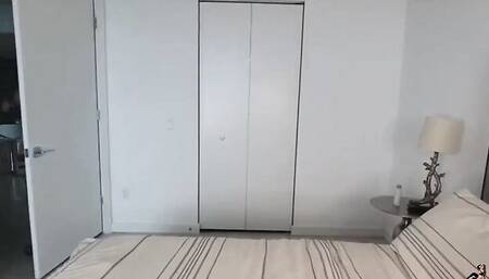 Latina bombshell Esperanza Gomez is doing squats on a cock