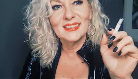 Customvideo clip with Q&A's sequences with lots of smoke, fun and voice with and from me*German Amateur*