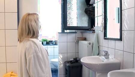 Chubby blonde MILF lures her neighbor in the bathroom and gets fucked