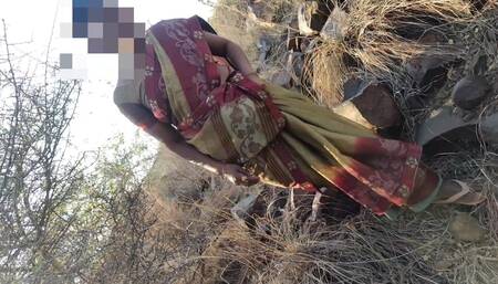 Desi aunty outdoor with boy sex