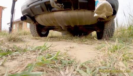 Hipster teen pee in her jeans - Smoking with her bladder full